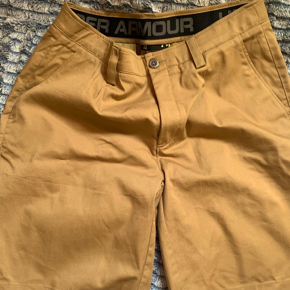 Khaki athletic men’s short